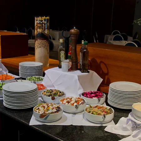 Hotel Vip Executive Arts 4*