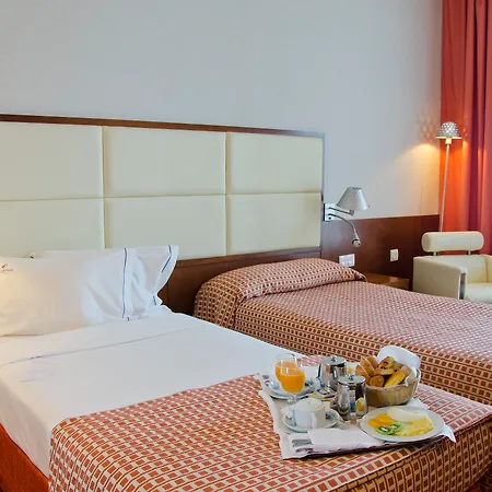 فندق في.آي.بي إكزيكتيف أرتس 4*