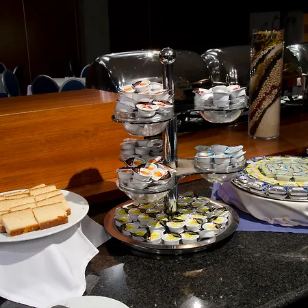 في.آي.بي إكزيكتيف أرتس فندق 4*