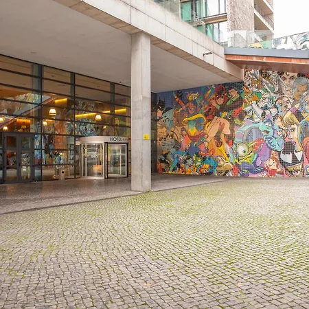 في.آي.بي إكزيكتيف أرتس