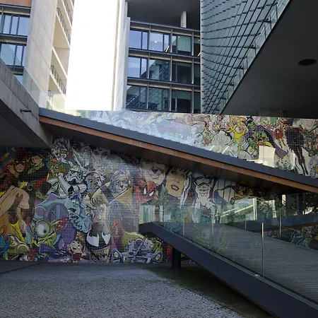 في.آي.بي إكزيكتيف أرتس