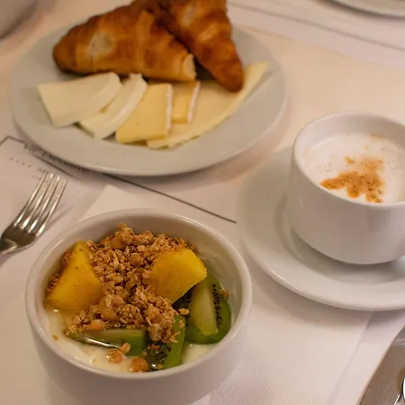 في.آي.بي إكزيكتيف أرتس فندق