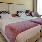 Hotel Vip Executive Arts 4*