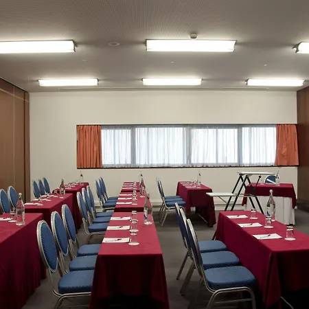 מלון Vip Executive Arts 4*