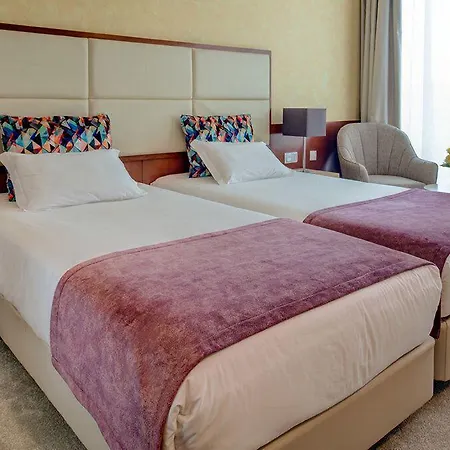 Hotell Vip Executive Arts 4*