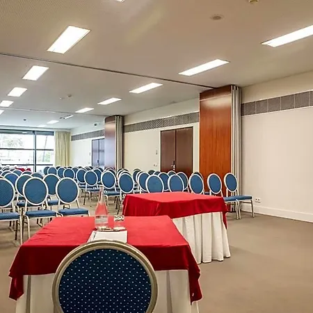 Hotel Vip Executive Arts 4*