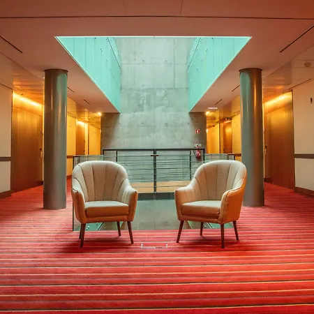 Hotel Vip Executive Arts 4*