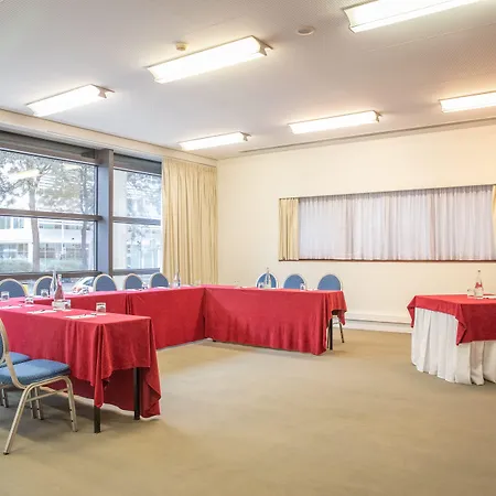 Hotel Vip Executive Arts 4*