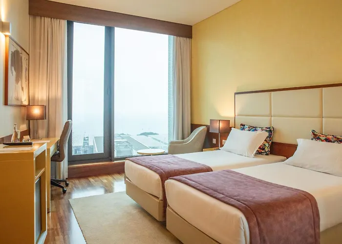 Отель Vip Executive Arts