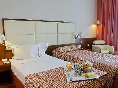 מלון Vip Executive Arts 4*